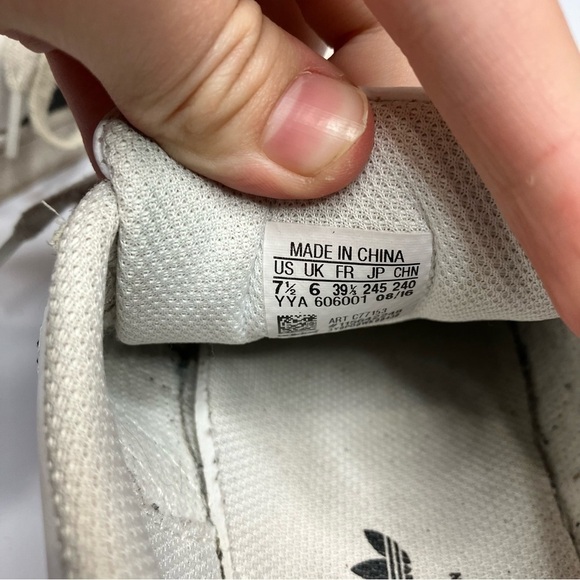 Adidas Superstar sneakers size 7.5 - Picture 7 of 10